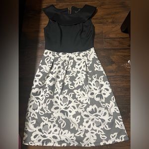 Enfocus studio cute dress in size 6, it is not very narrow